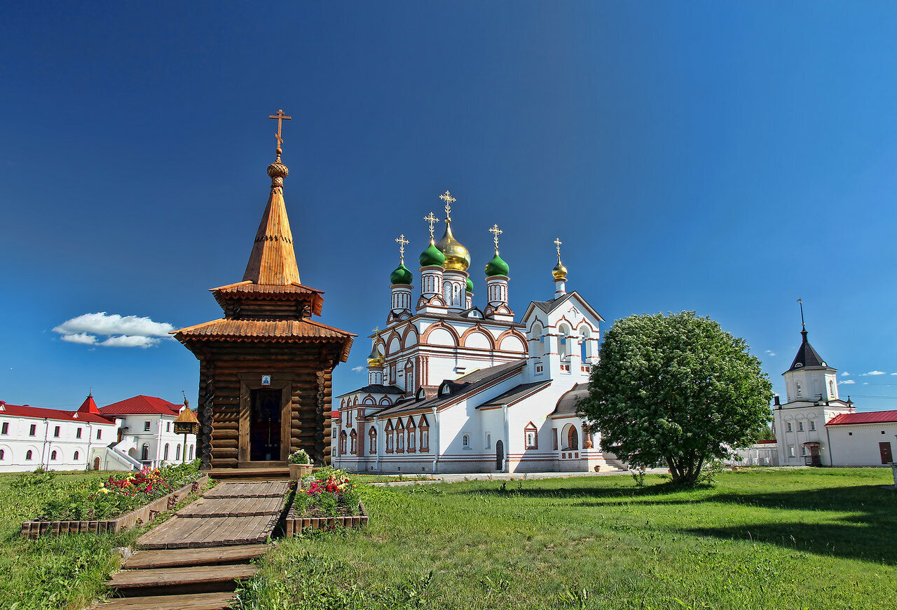 В каком монастыре. Троице-Сергиев Варницкий монастырь. Варницкий монастырь Ростов Великий. Троице Сергиев монастырь Ростов Великий. Ростов Великий мужской монастырь Сергия Радонежского.