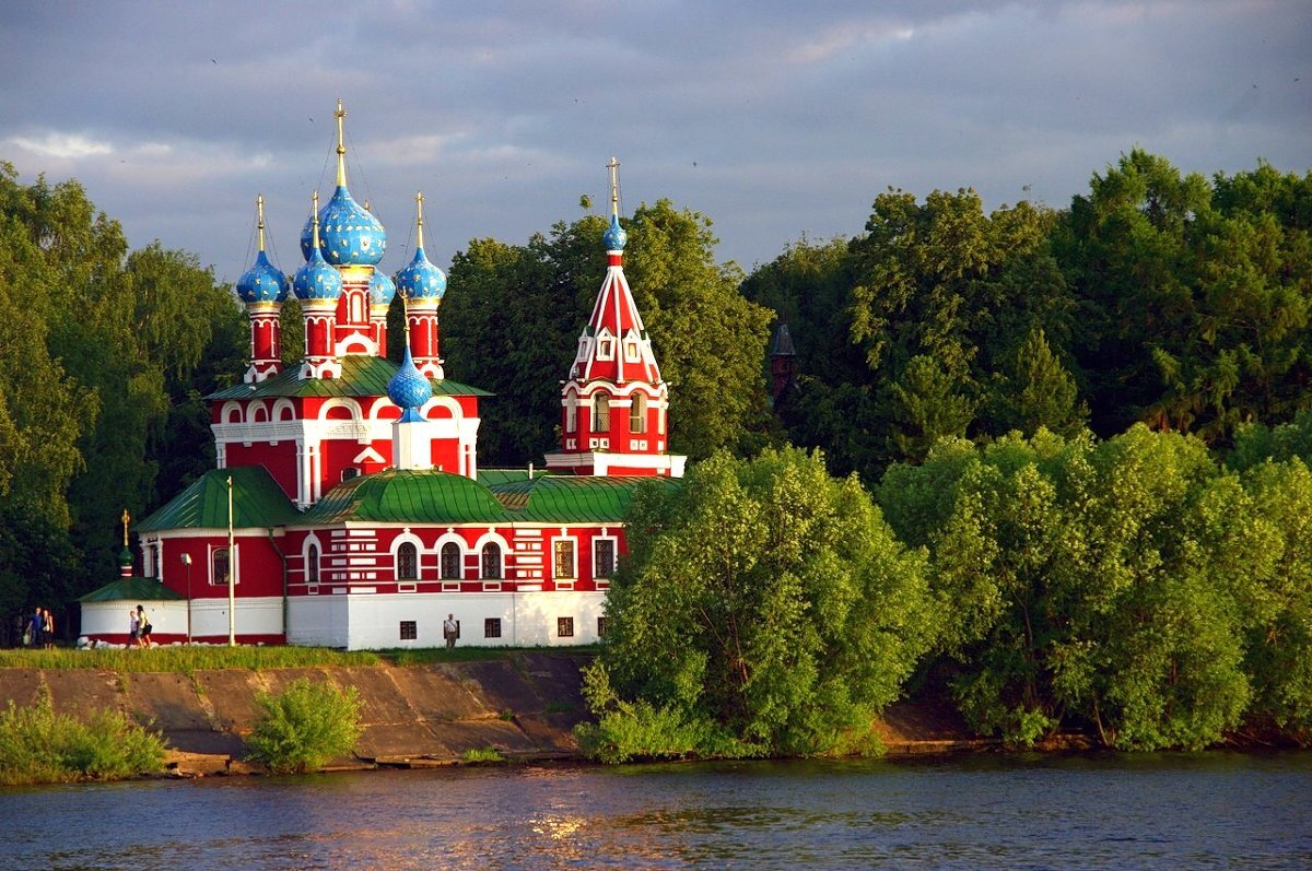 Углич церкви фото. Церковь царевича Дмитрия в Угличе. Угличский Кремль Углич. Церковь Дмитрия на крови Углич.